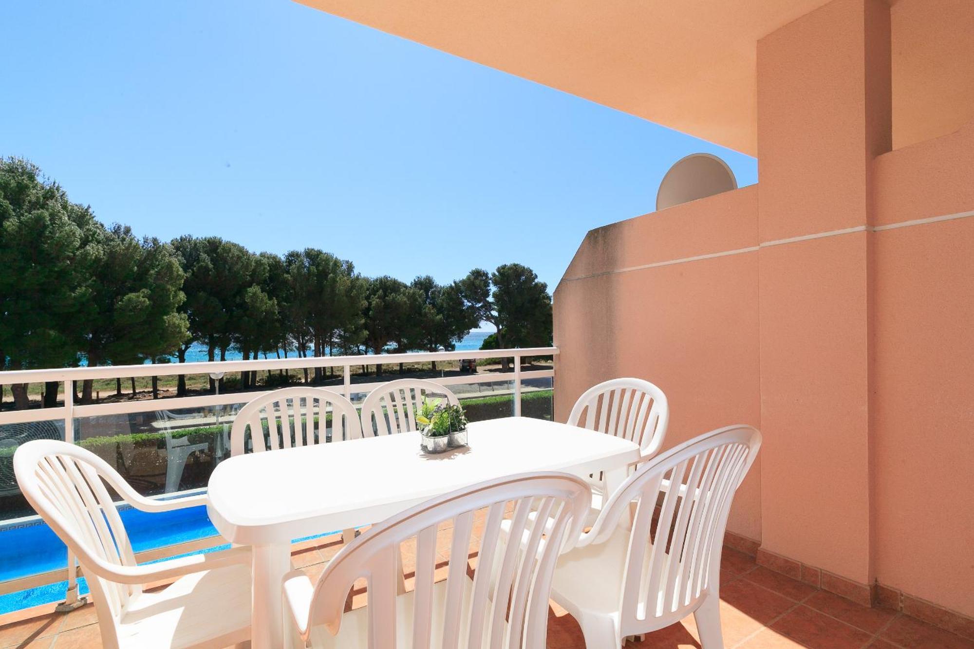 Uhc Arco Del Sol Family Complex Apartment Hospitalet De L'Infant Room photo